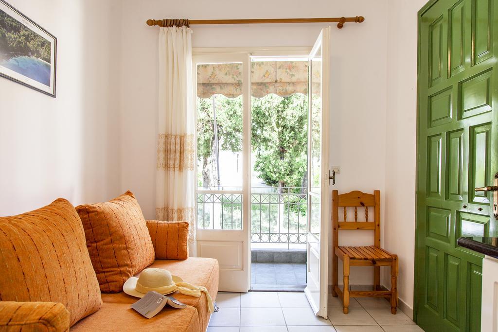 Georgakis George Rooms Vasiliki  Luaran gambar