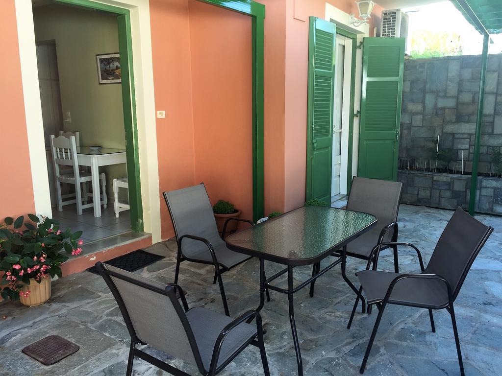 Georgakis George Rooms Vasiliki  Luaran gambar