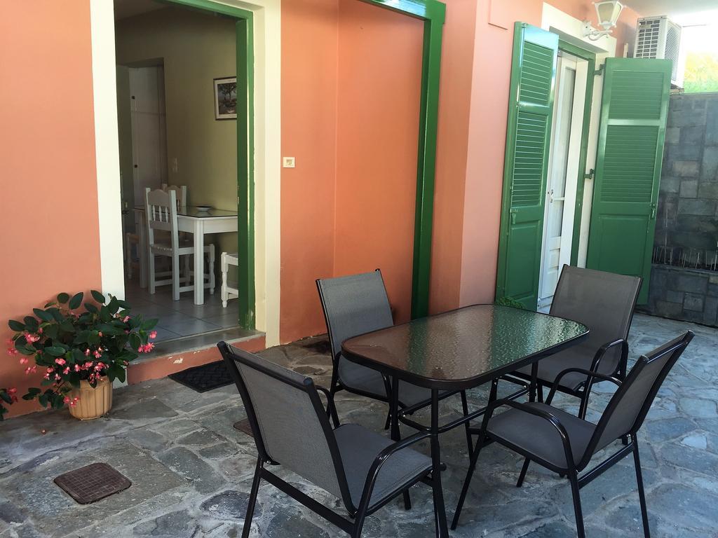 Georgakis George Rooms Vasiliki  Luaran gambar
