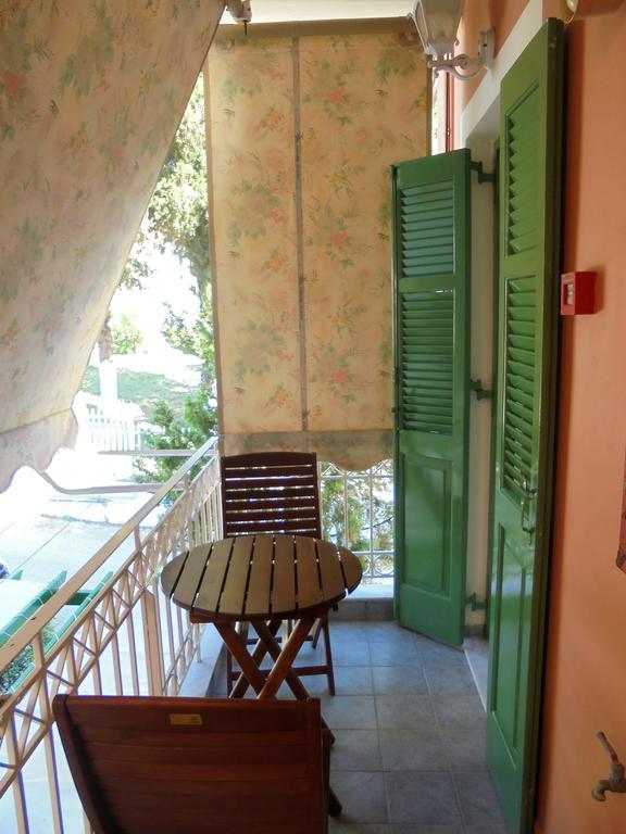 Georgakis George Rooms Vasiliki  Luaran gambar